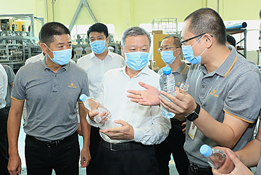 中国联通董事长王晓初一行莅临太阳成集团tyc138参观调研