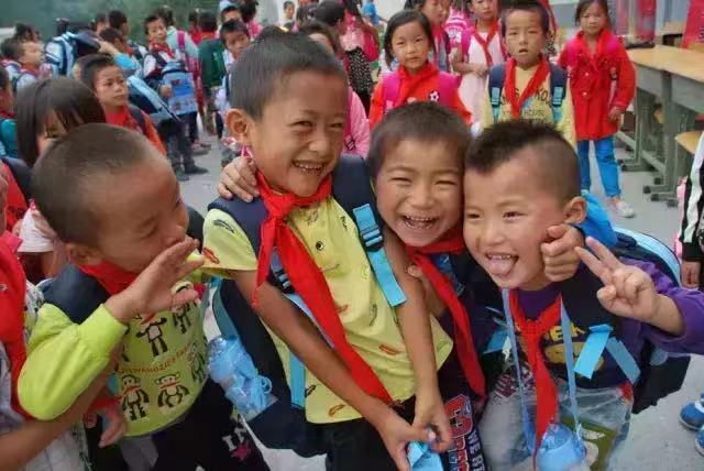 捐助莘莘学子 大爱情暖校园  ——2015 太阳成集团tyc138金秋助学行